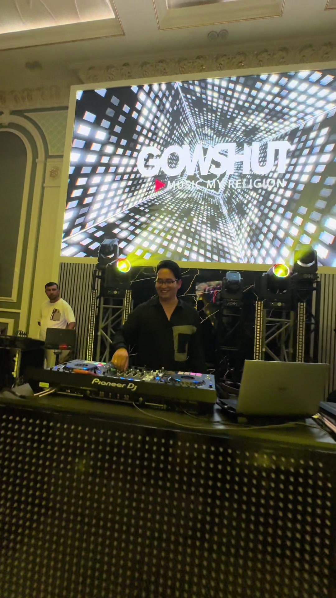 @DJ Gowshut