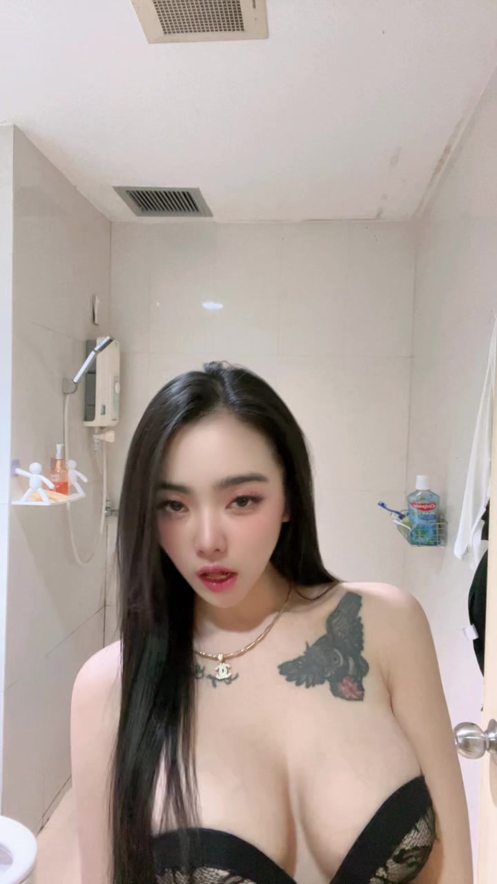 @Praewwee