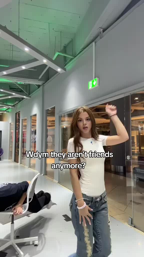 @𝐄𝐌𝐈𝐋𝐋𝐘