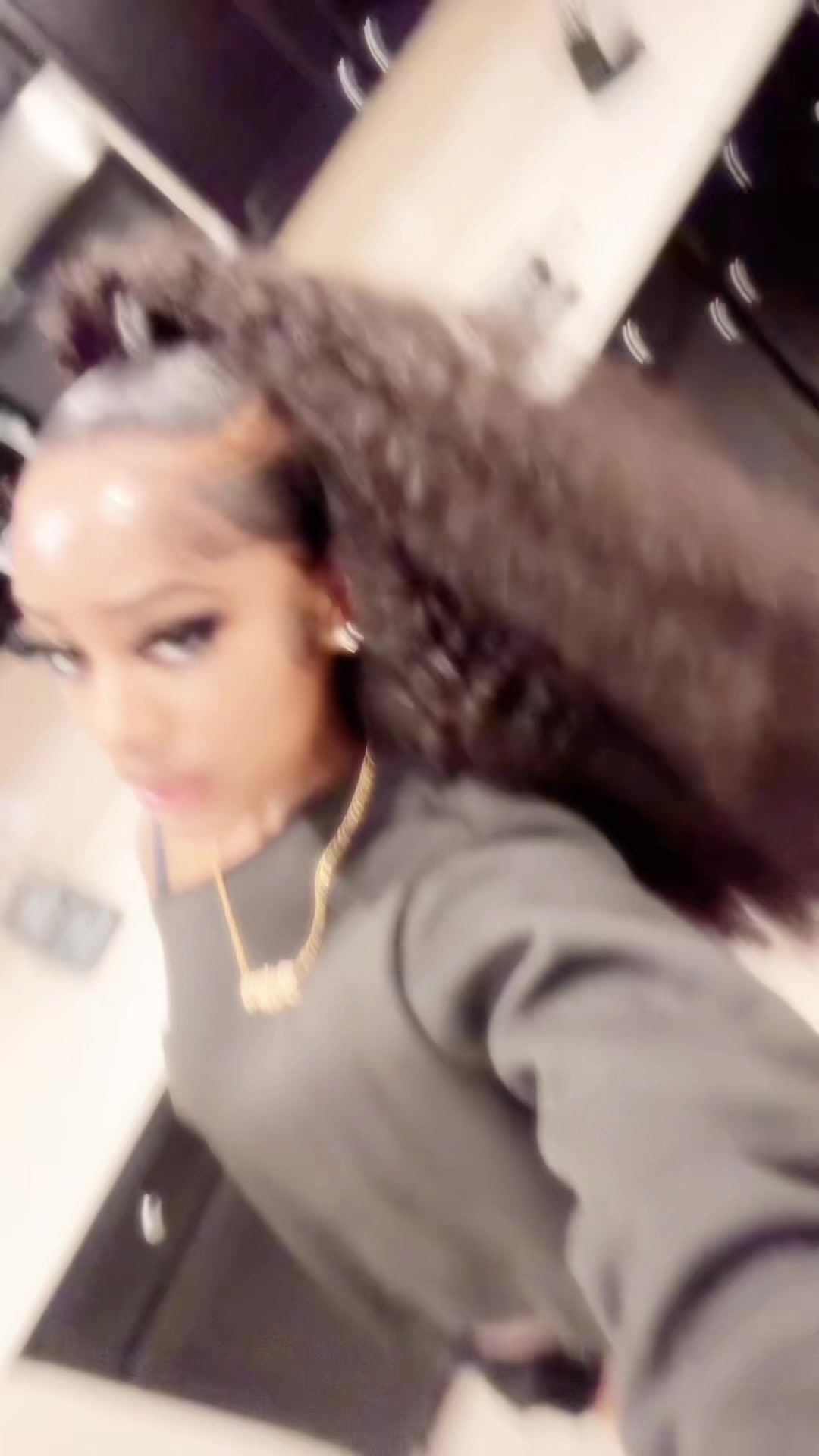 @robyn.