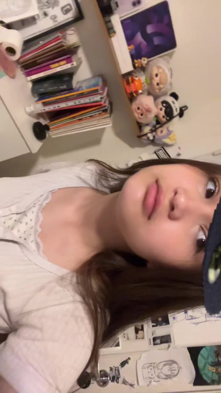 @Jenni_.