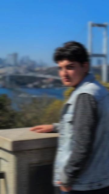 @//\//