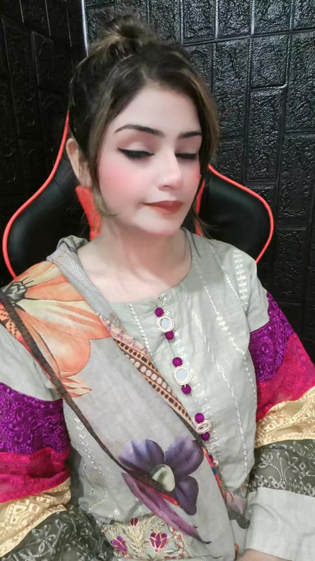 @😍Bushra Lewany