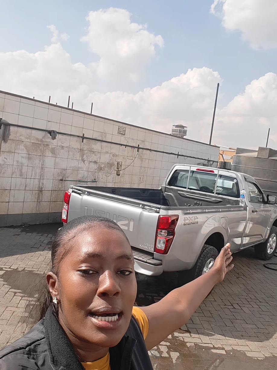@Stella wa Isuzu