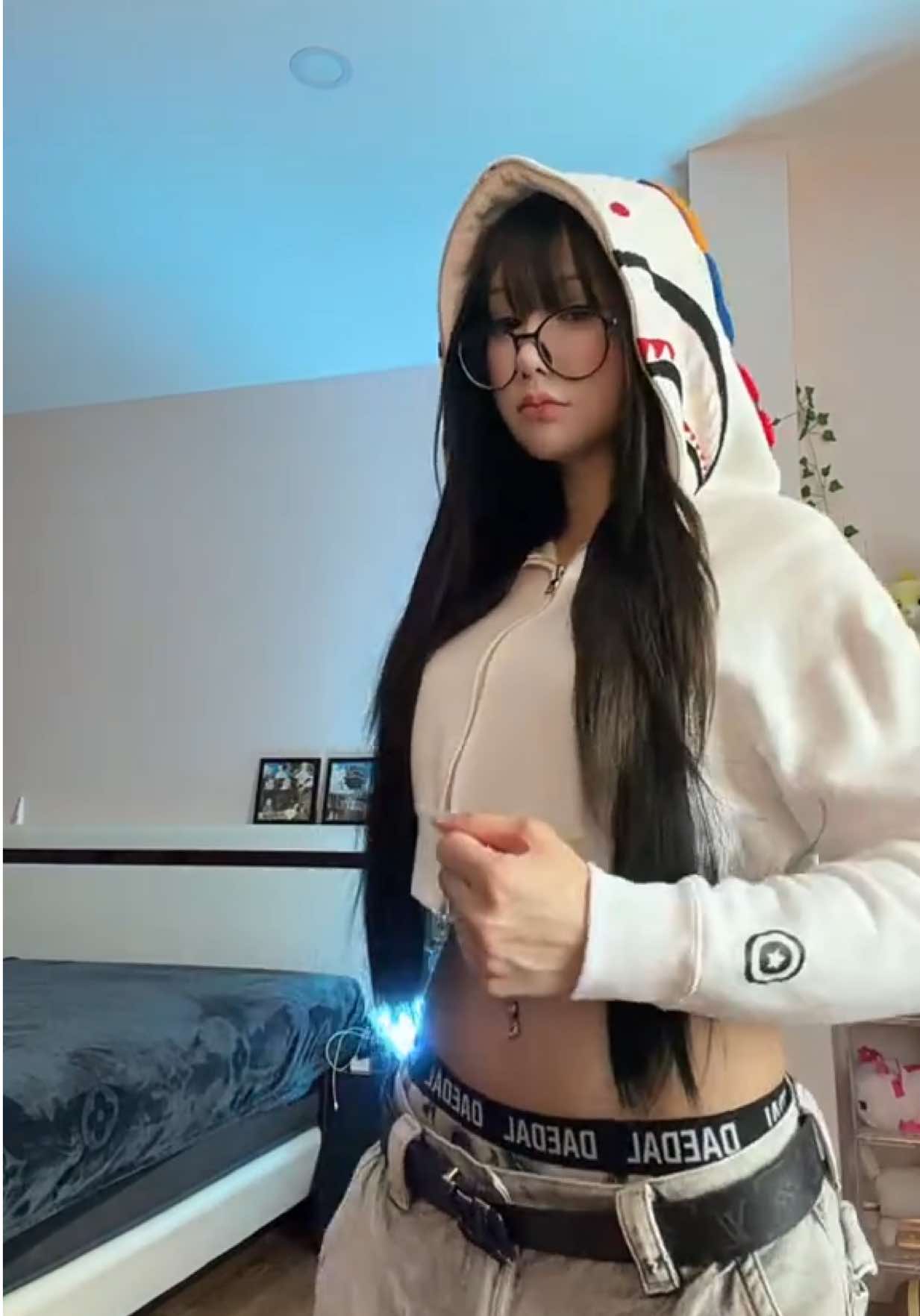 @อาเนีย&ensp;ฮับป๋ม