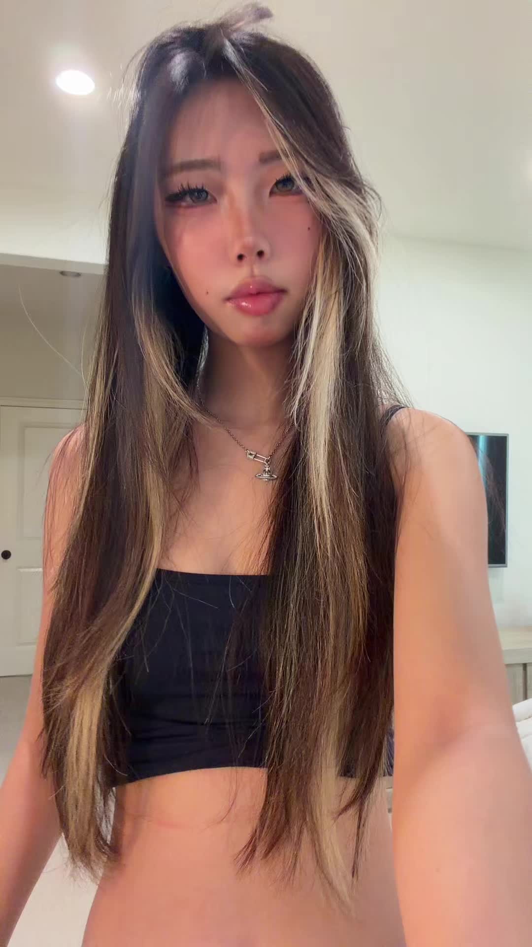 @adri_323_