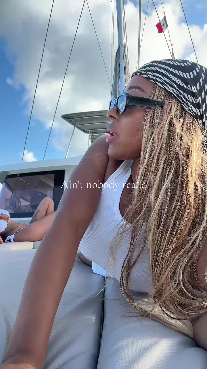 @Lavish_Lee