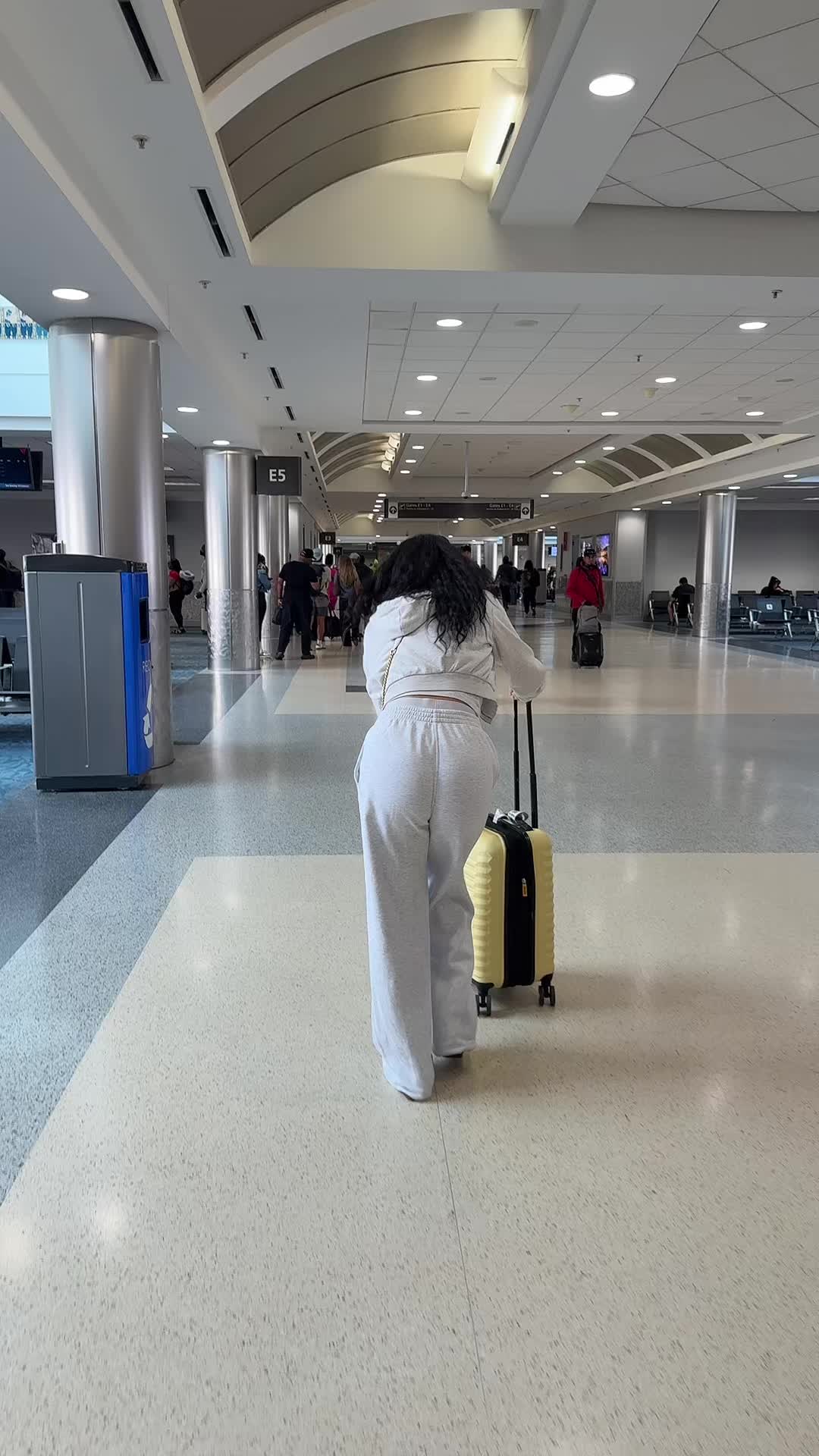 @rellasobella_
