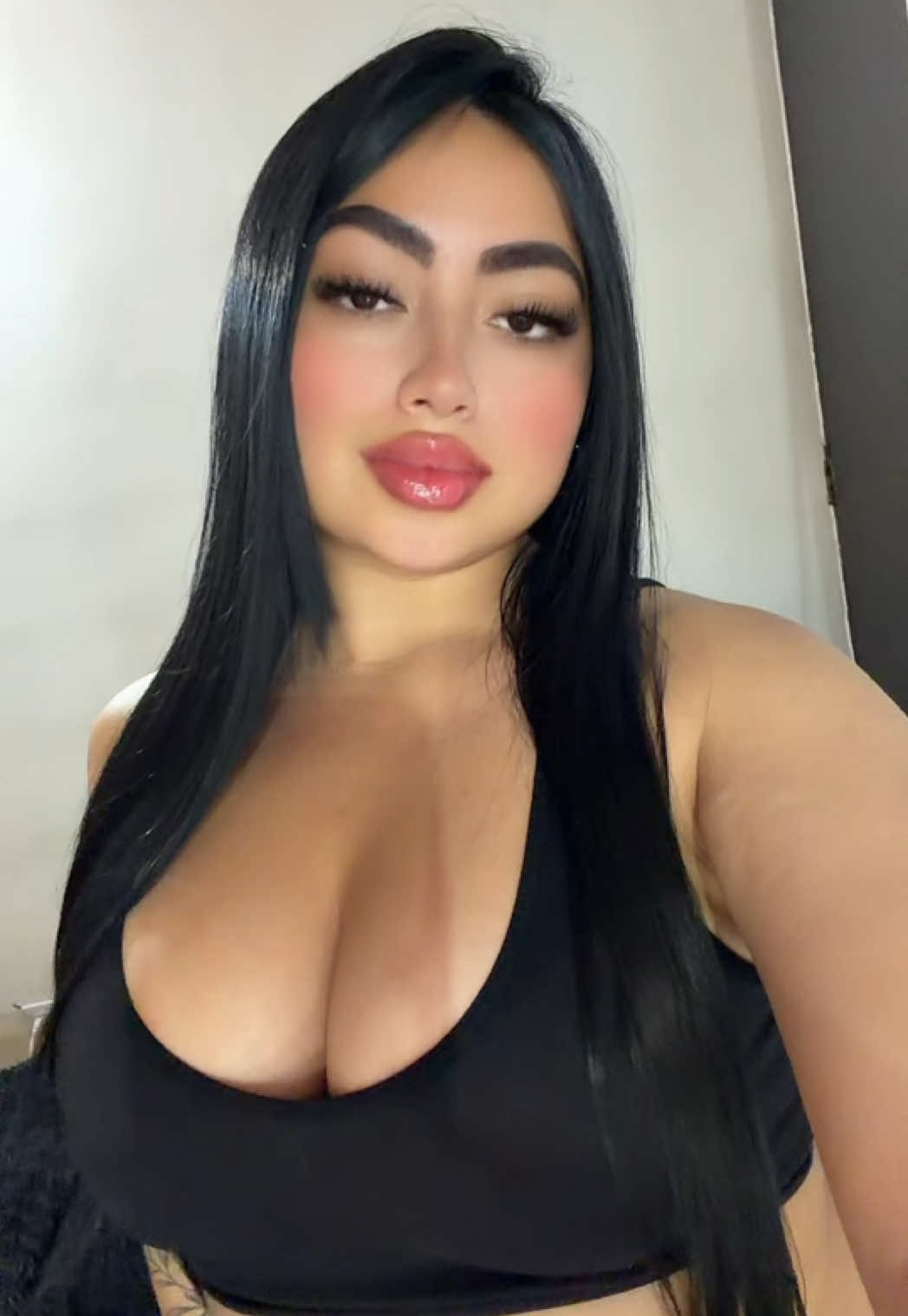 @VALENTINA♡.