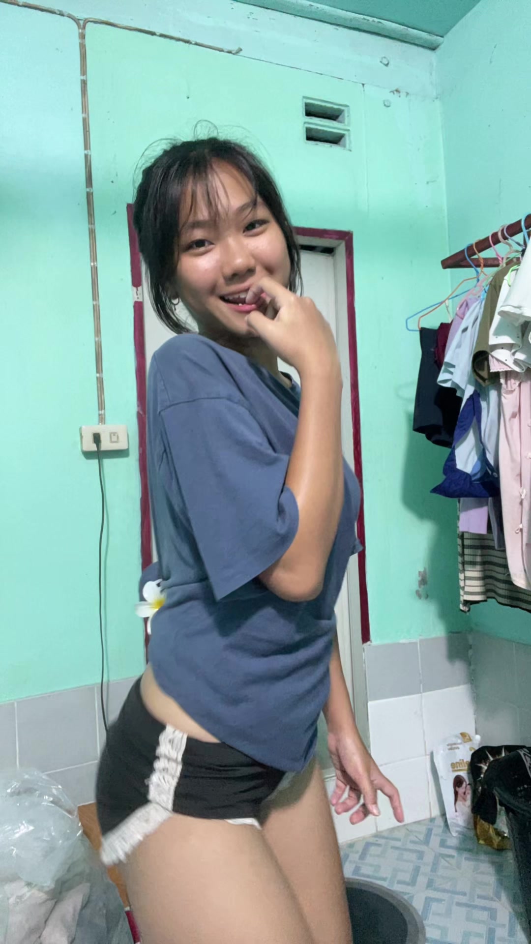@เพื่อนเรียกเเว่นน