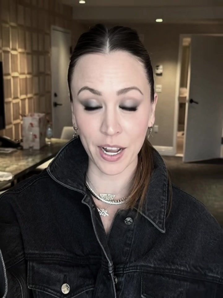@kaleycuocofanpage2
