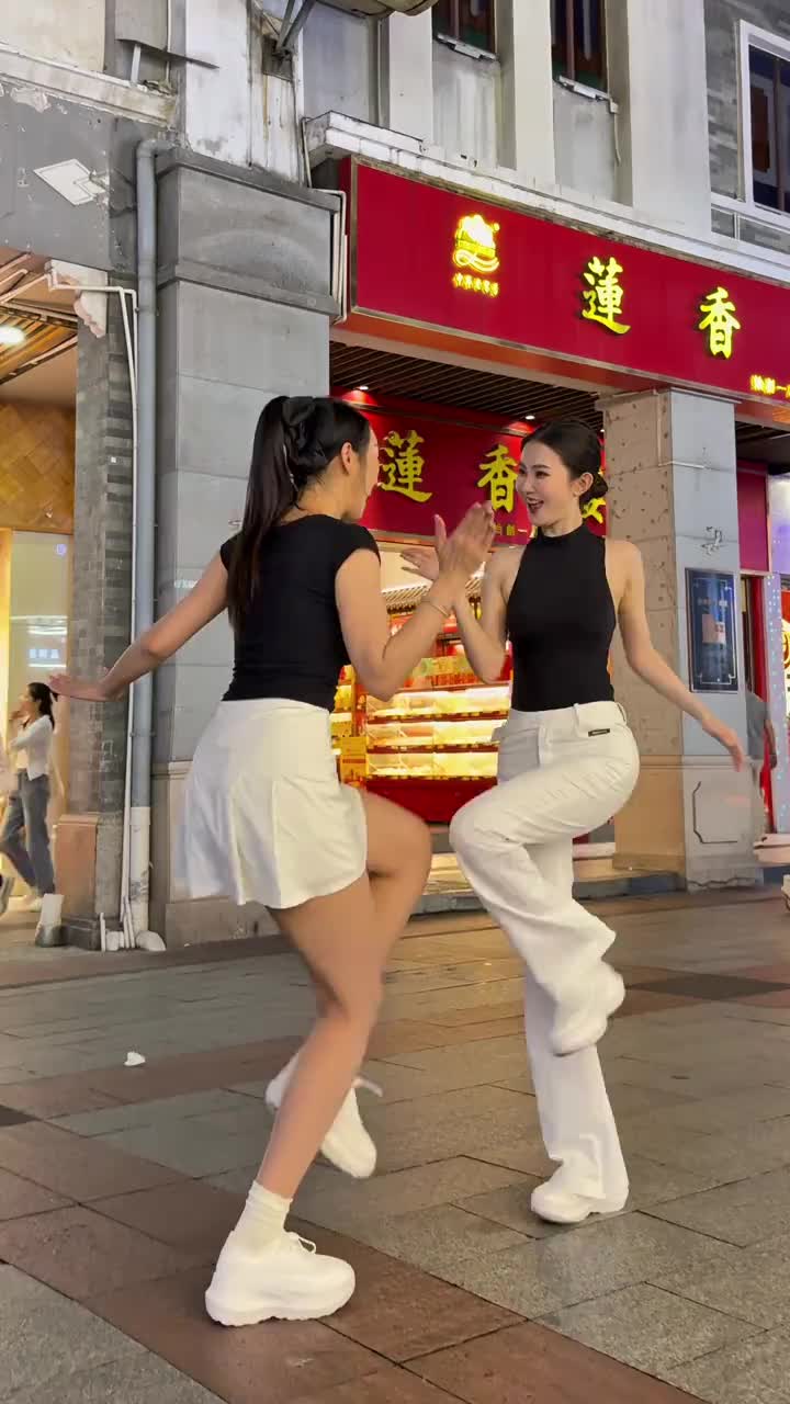 @Sally 王雪莉 大笑笑