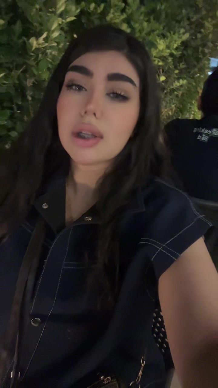 @manya_