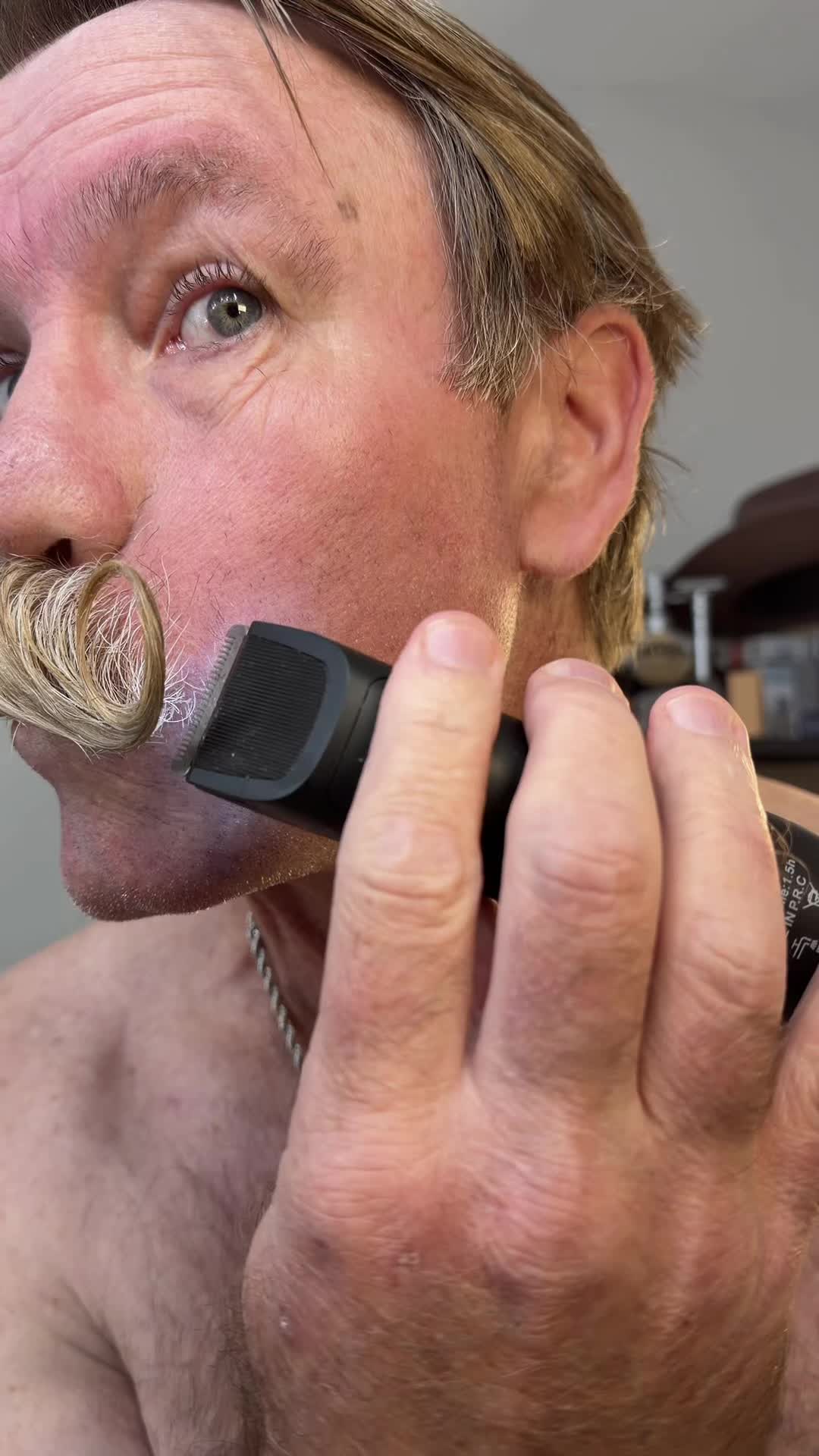 @Bobandelliothismustache
