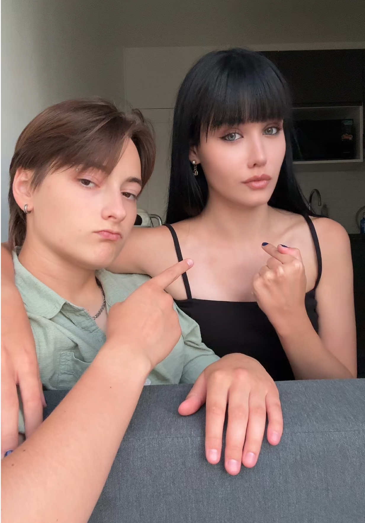 @𝑁𝑖𝑛𝑒𝑙𝑙𝑒.