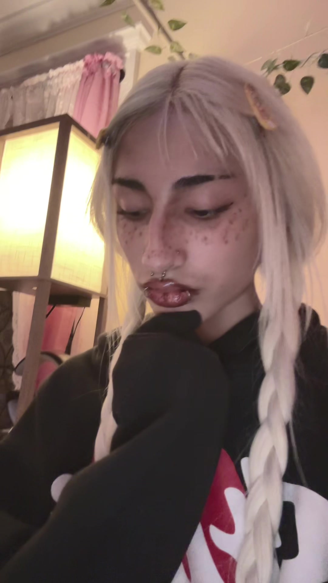 @≽ܫ≼