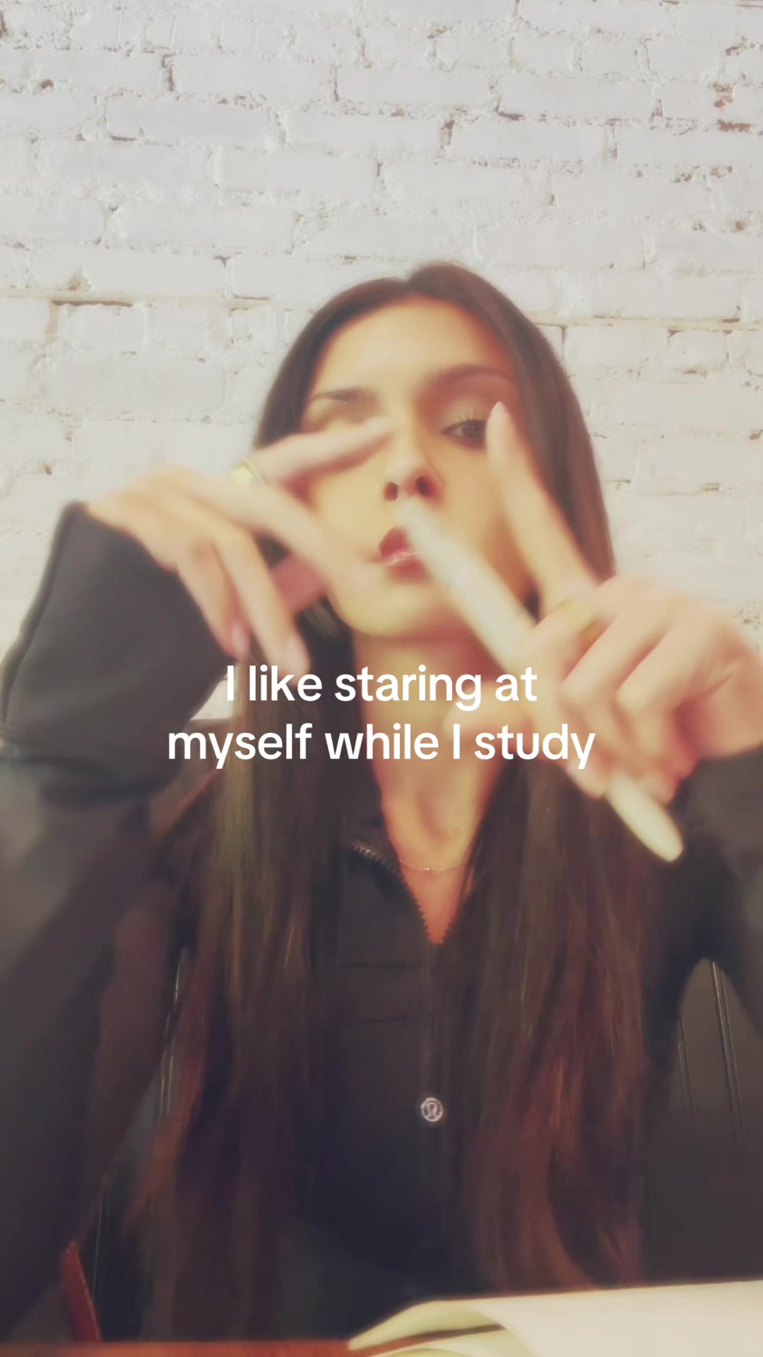 @🙎🏻&zwj;♀️