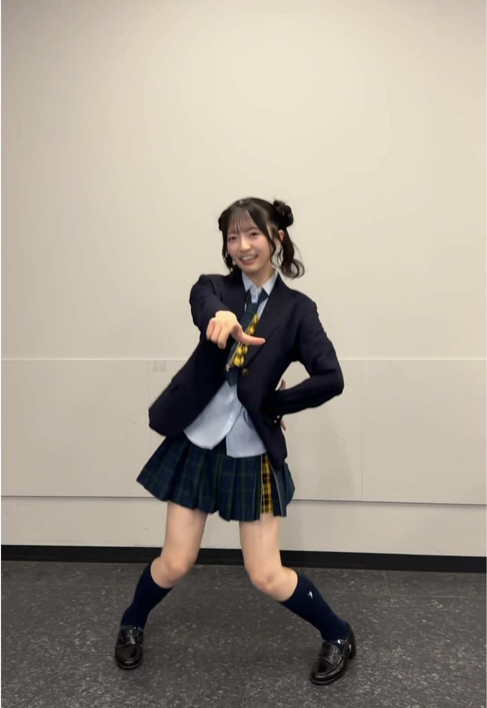 @秋山由奈