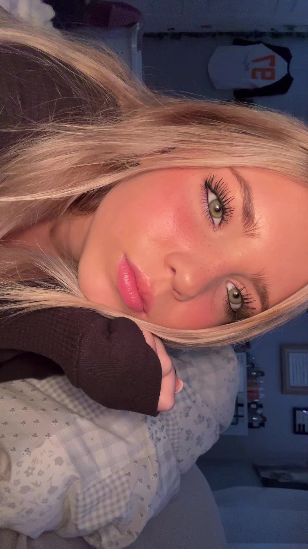 @$elena😛