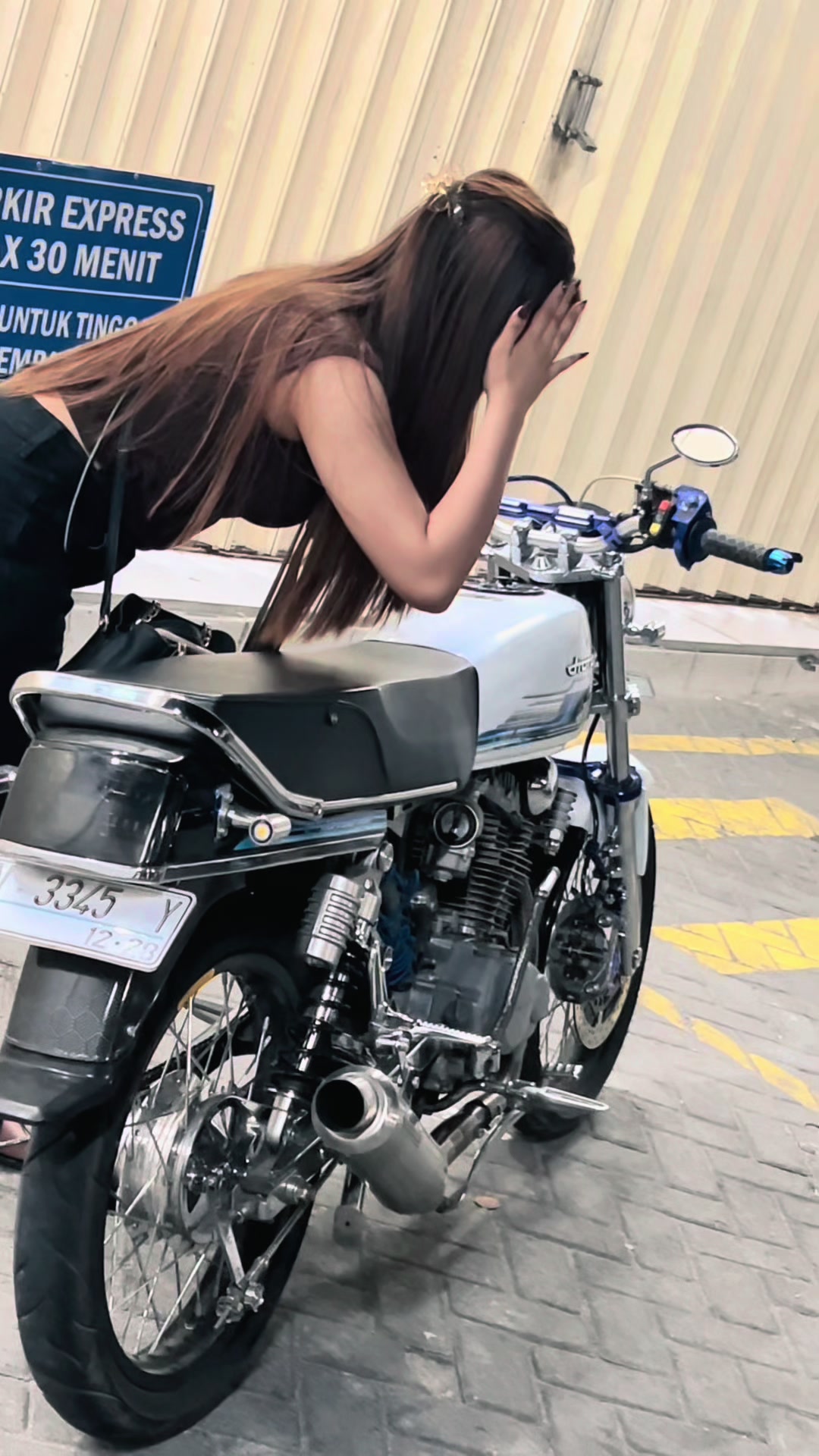 @dipoo