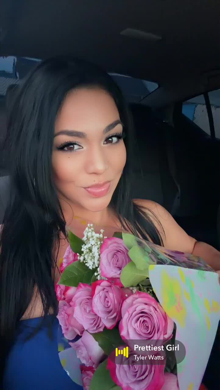 @Bella_B_