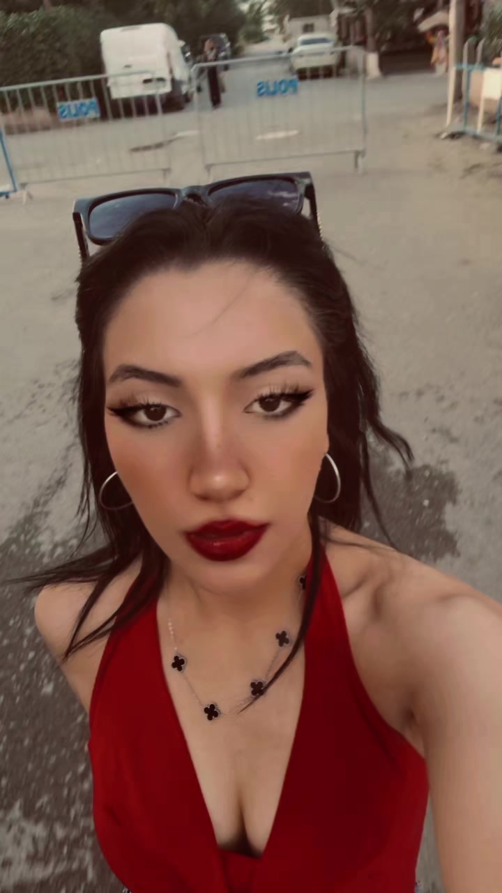 @✹