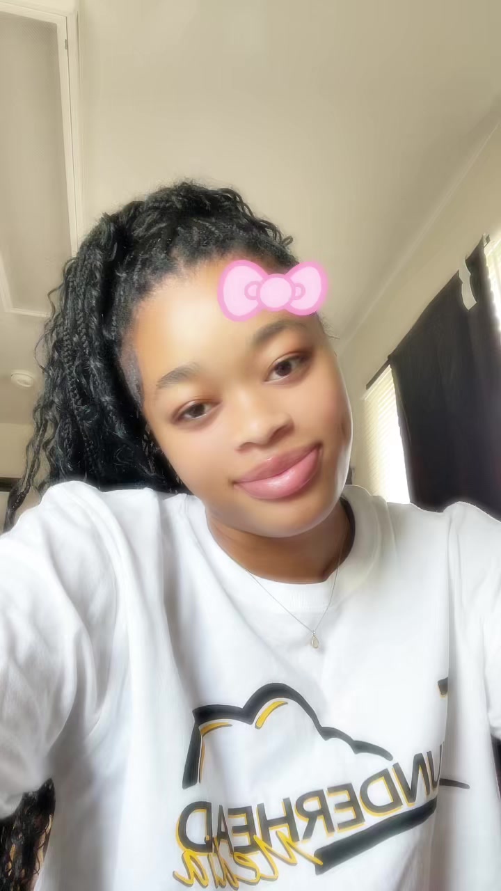 @•