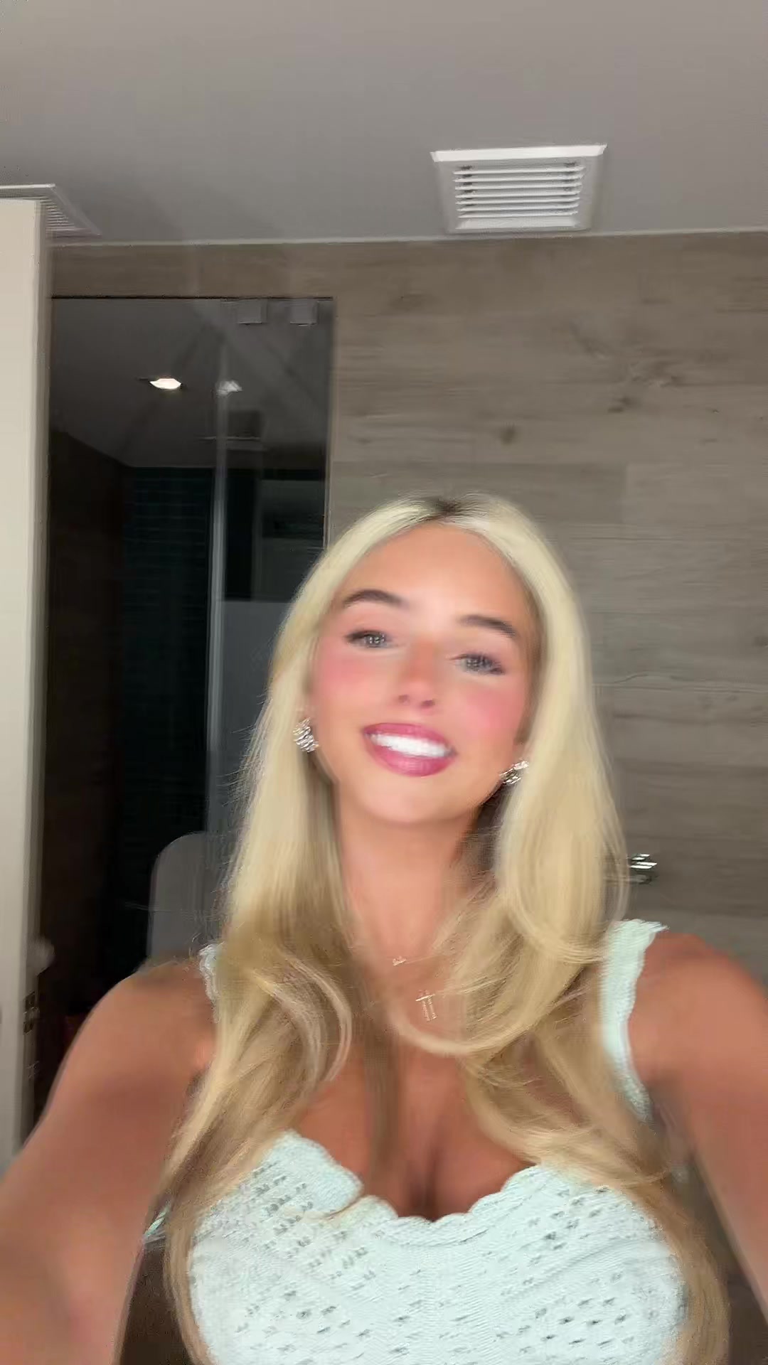 @Estella