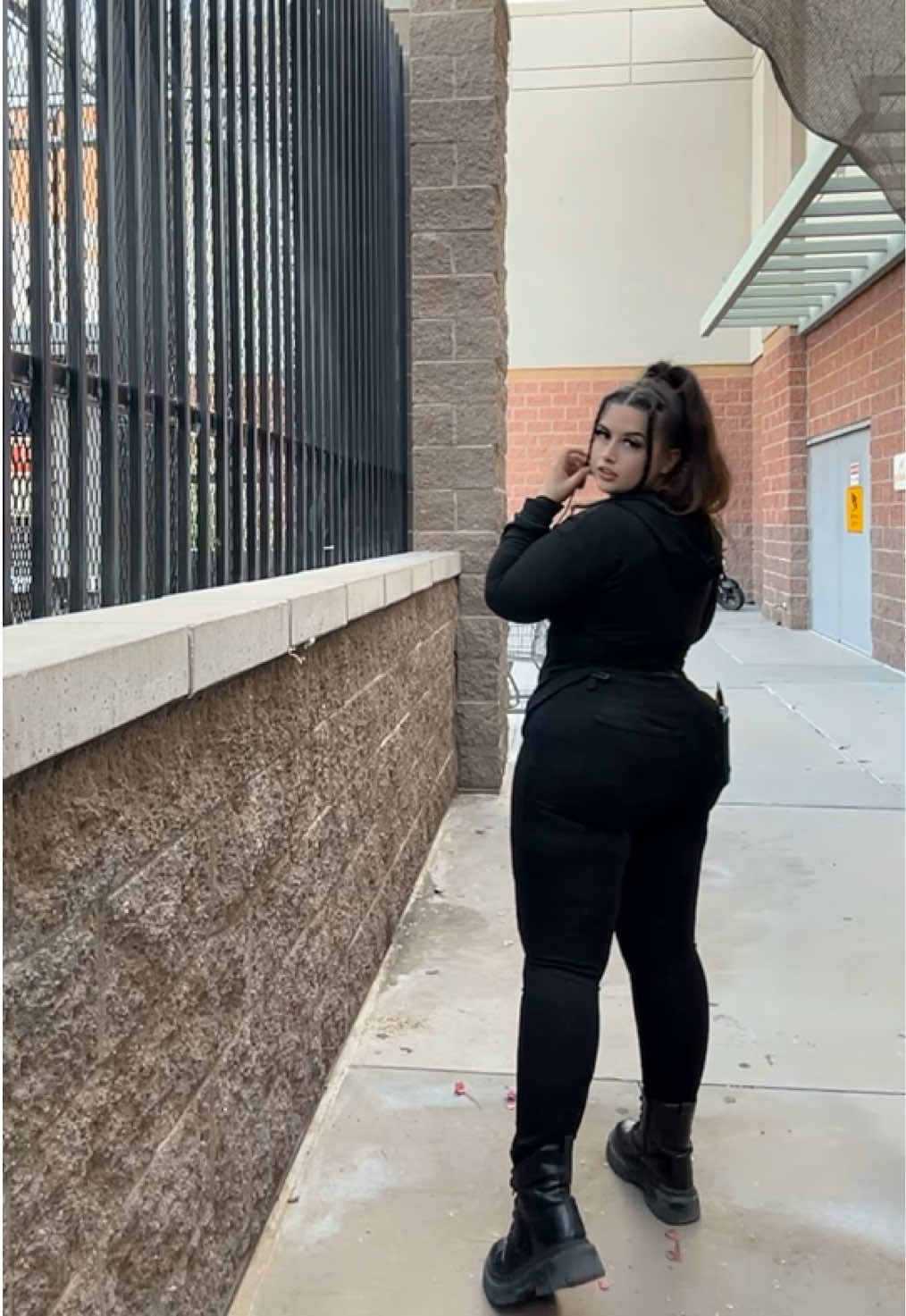 @S&rsquo;ass&rsquo;y Queen 👑