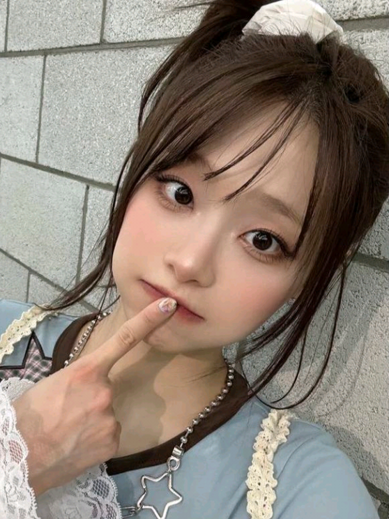@heejin with giraffe&sup1;&sup2;