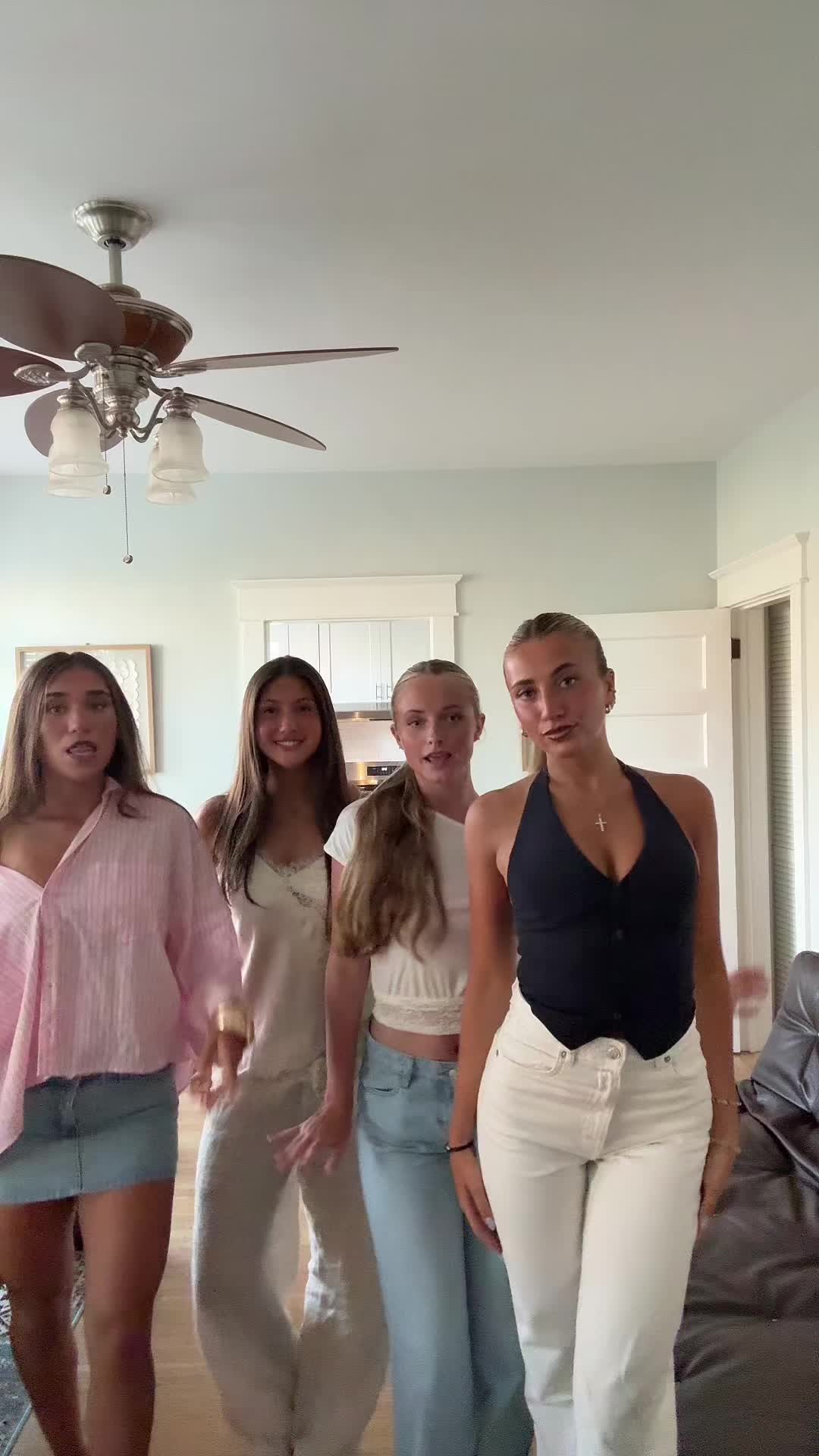 @bellahuttner