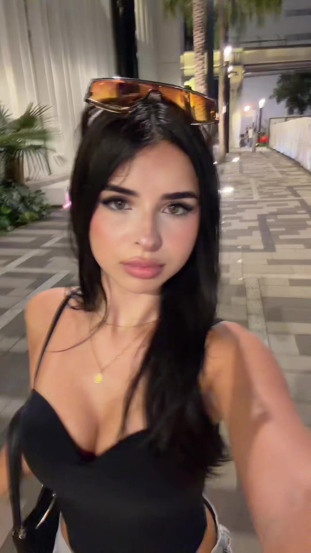 @vickyguez