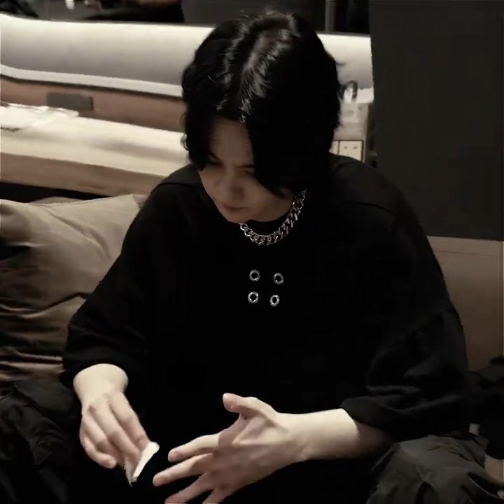 @앤젤린⁷ |saw bts 4/25