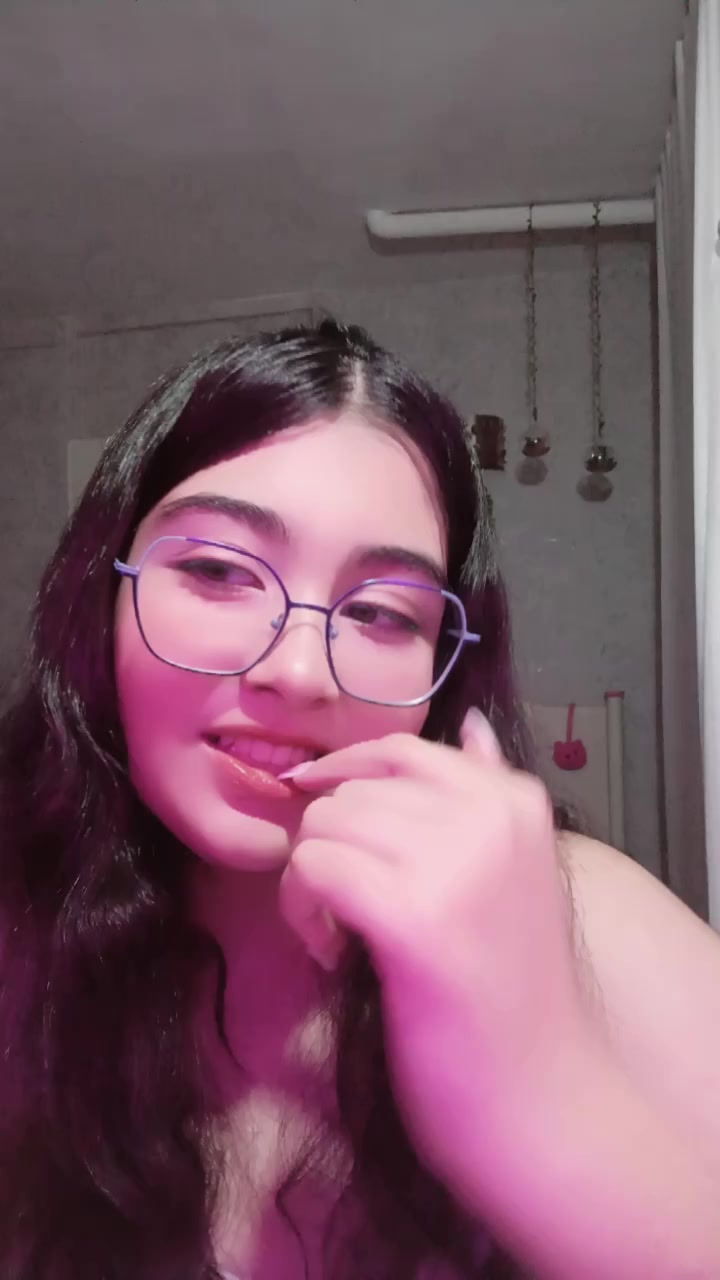 @𝐻𝑒𝓁𝒾𝒶 🐇💕