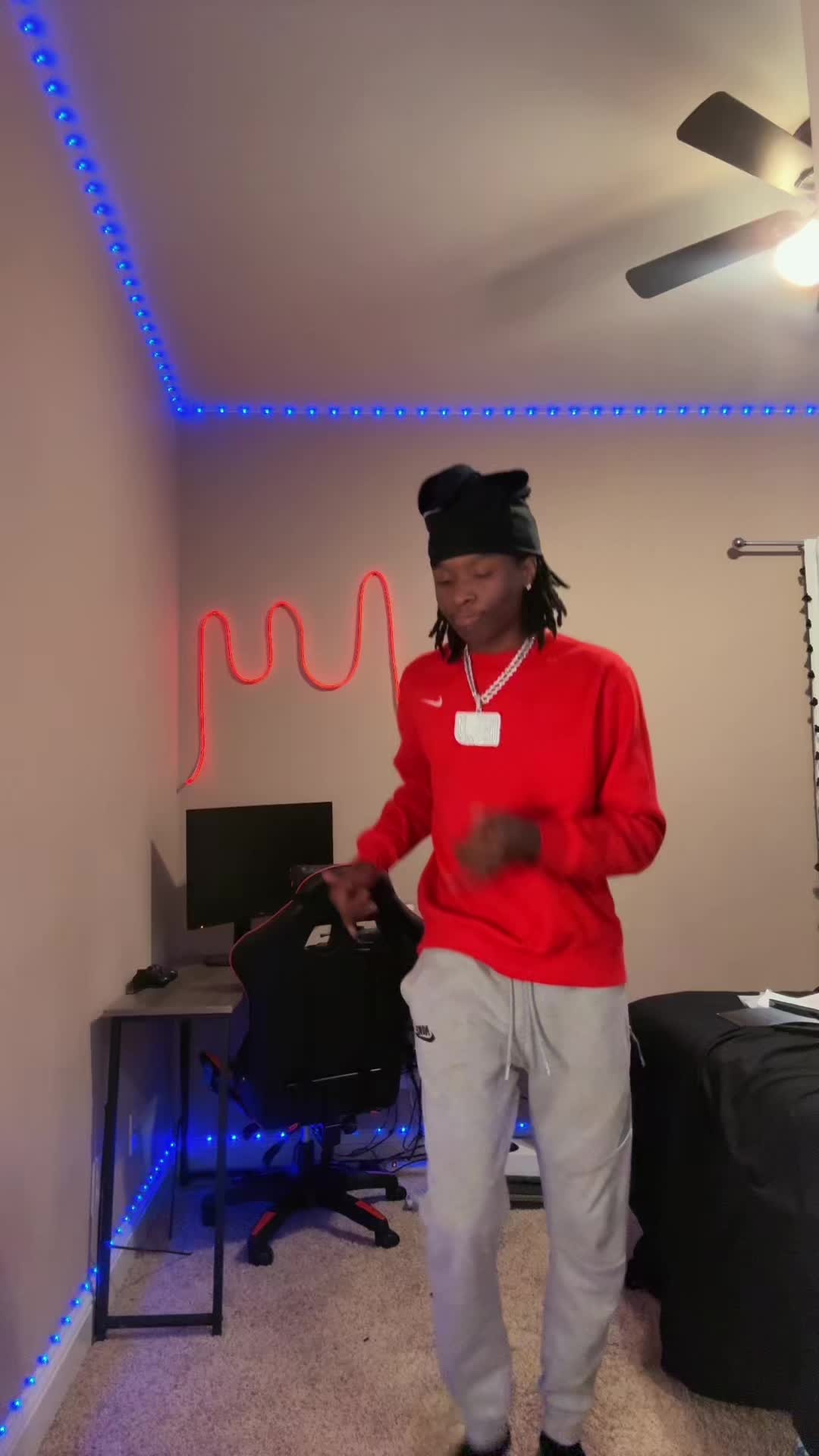 @Ej™️