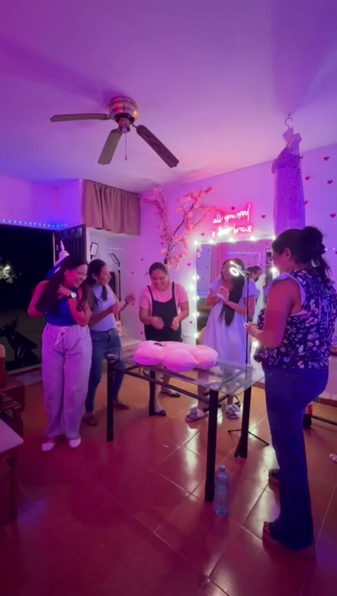 @Monnipi&ntilde;a