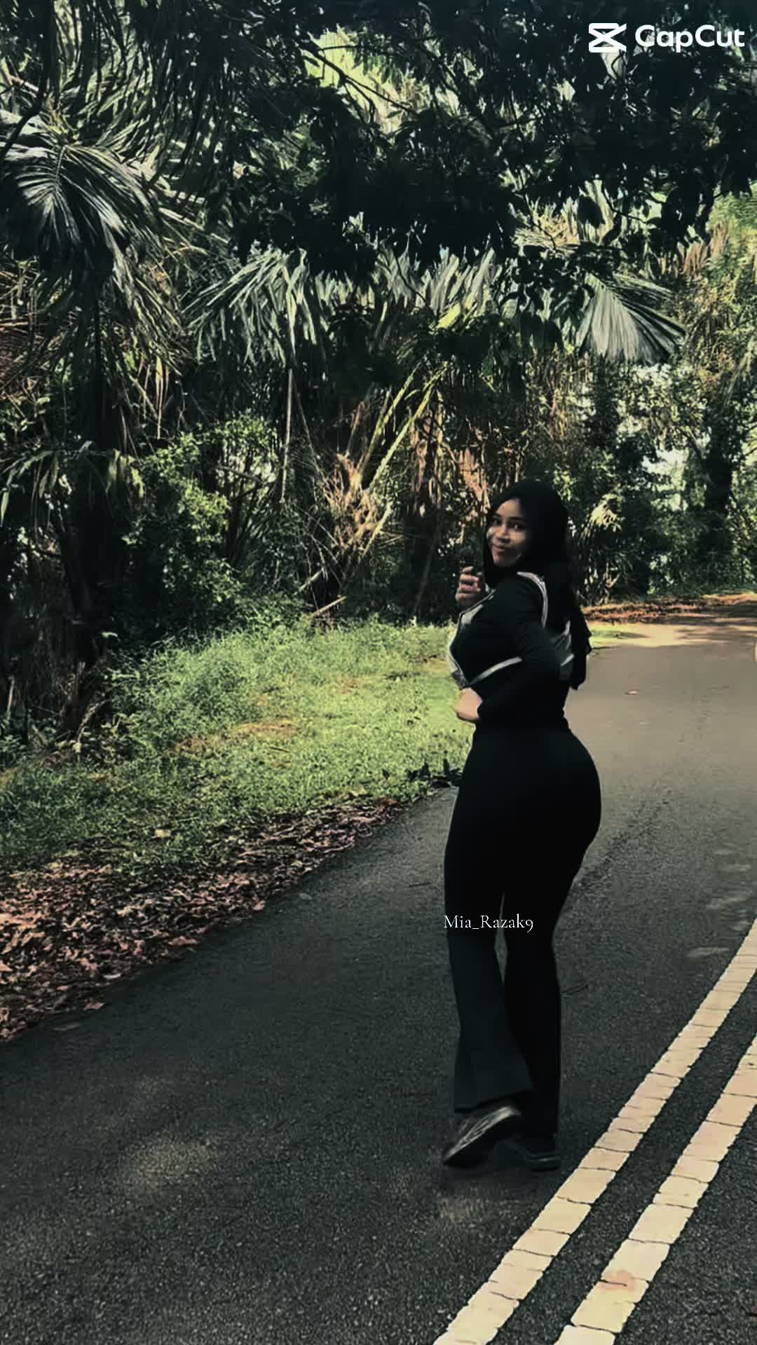 @Mia_Razak9