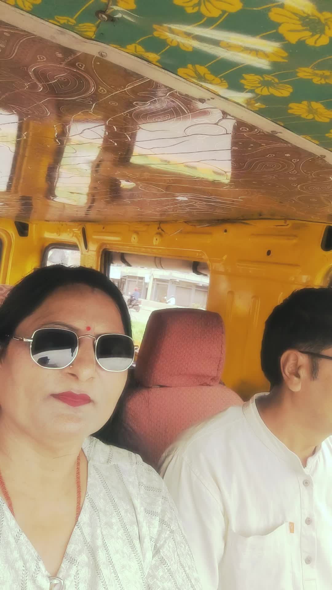 @फेशबूक फेन्सी पर्सा चितवन