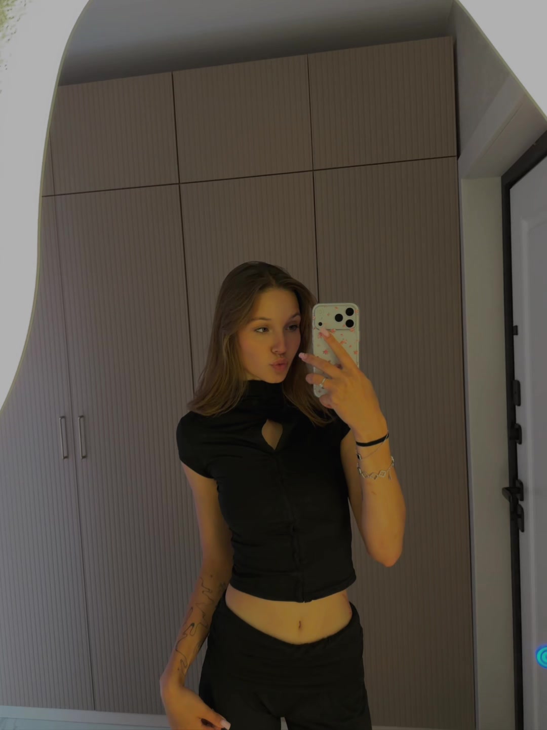 @<З