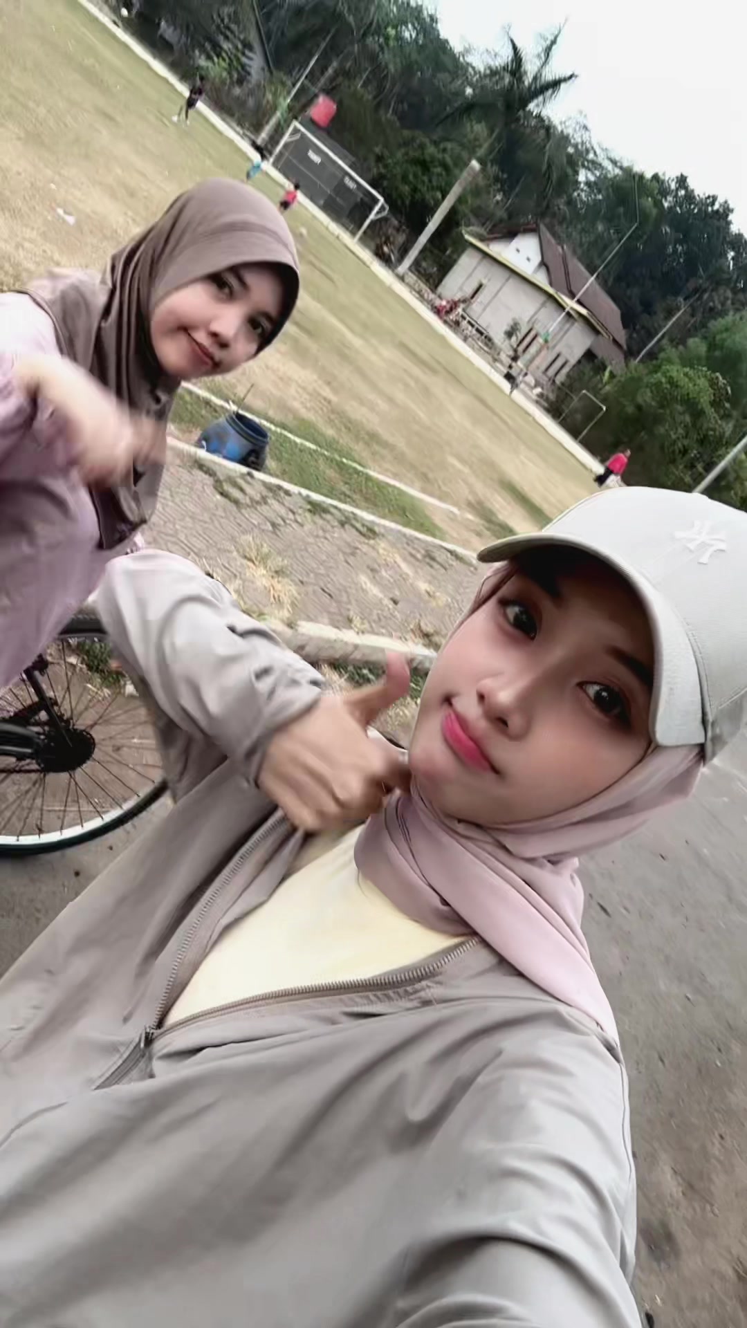 @あに