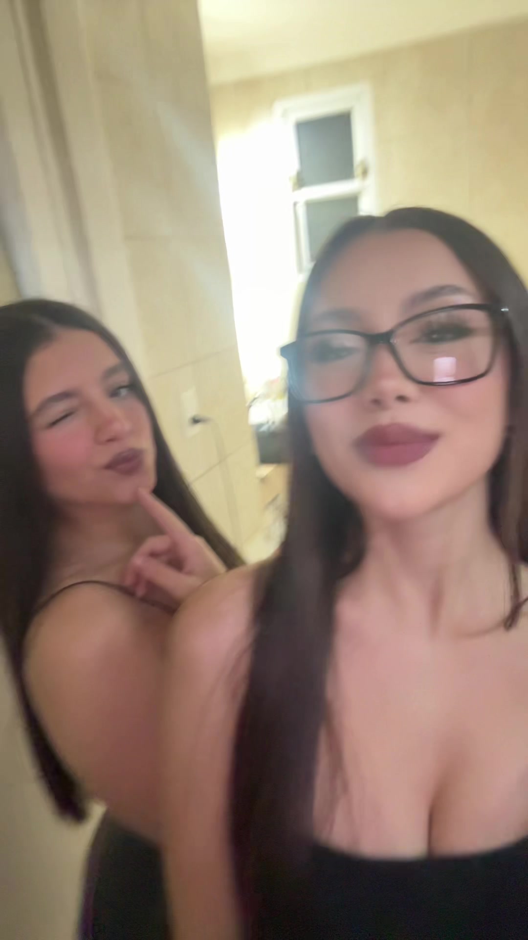 @T A N I A