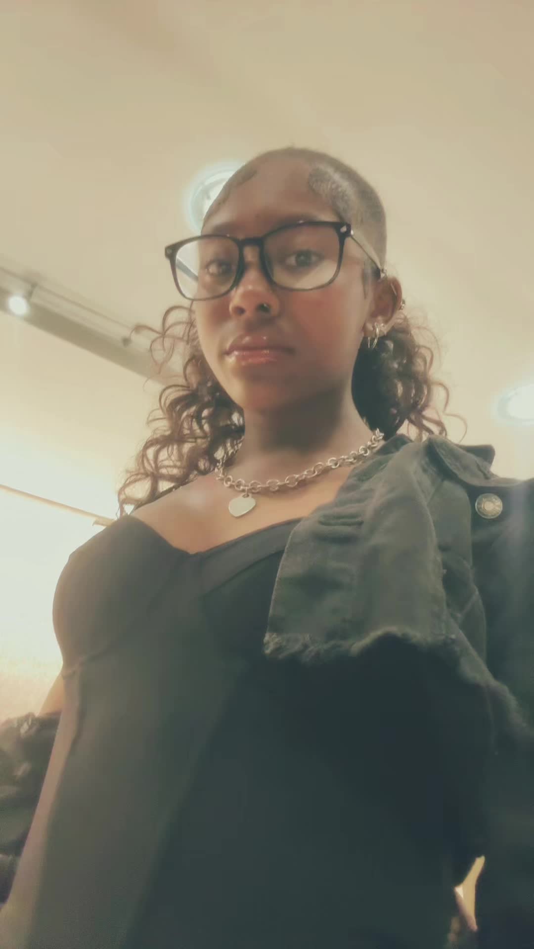 @rockoutzari_