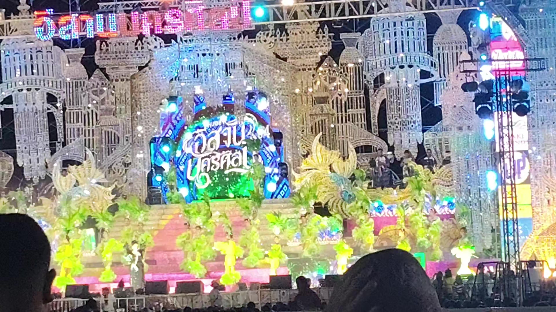 @วัยรุ่นหลังคาเหล็ก👨👩👧👧