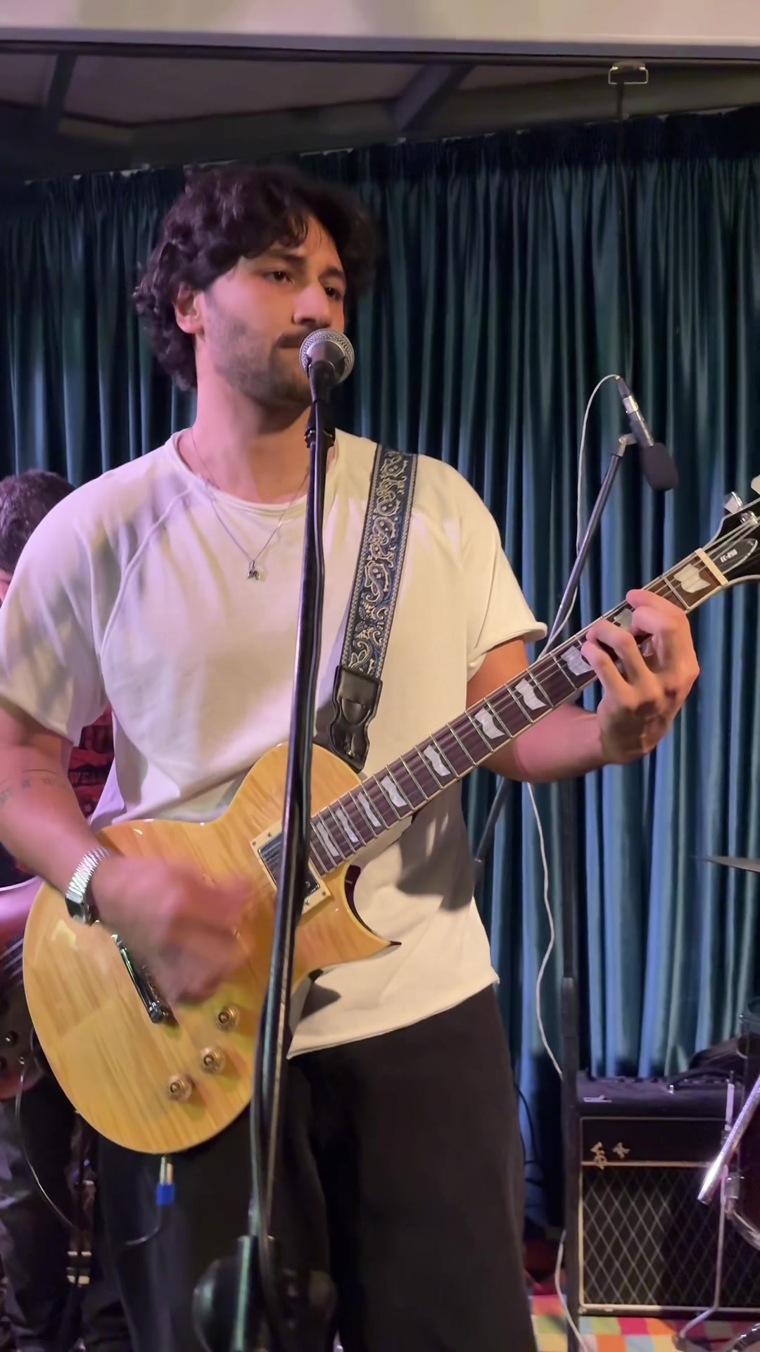 @Moe🎸