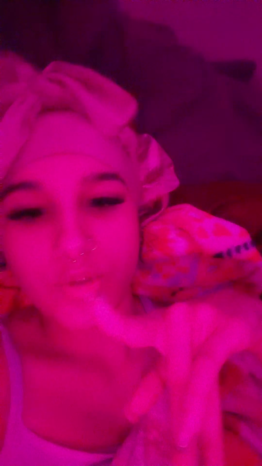 @👩🏽&zwj;❤️&zwj;💋&zwj;👨🏽