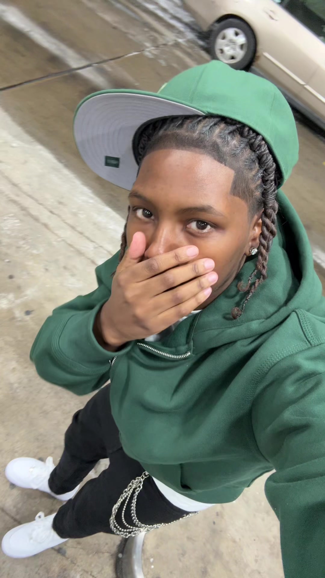 @itslildezzy
