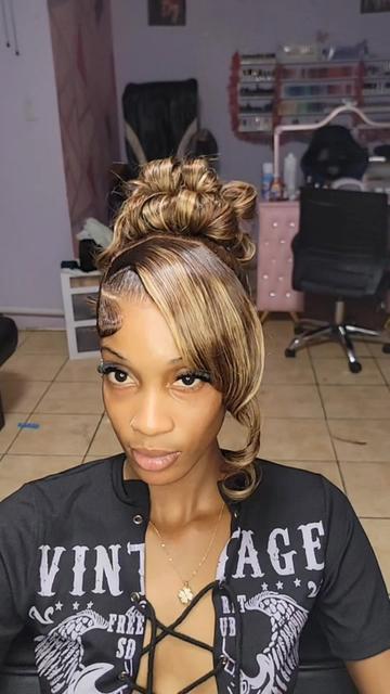@Momo's Glamour Studio ✂️💁&zwj;♀️