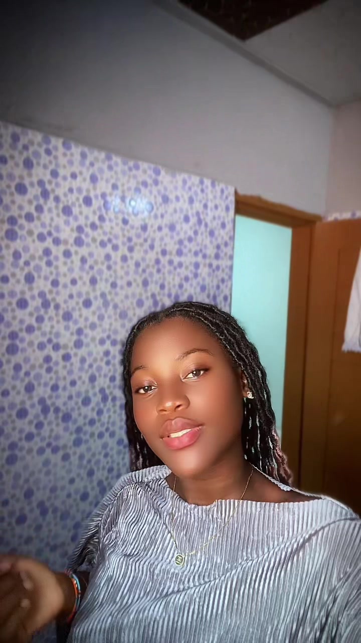 @CHEZ MISS HELENA 🛍💋🇨🇮