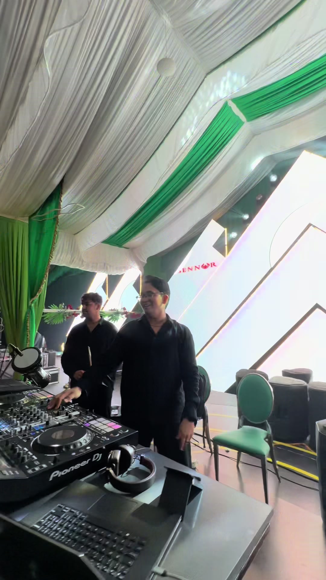 @DJ Gowshut