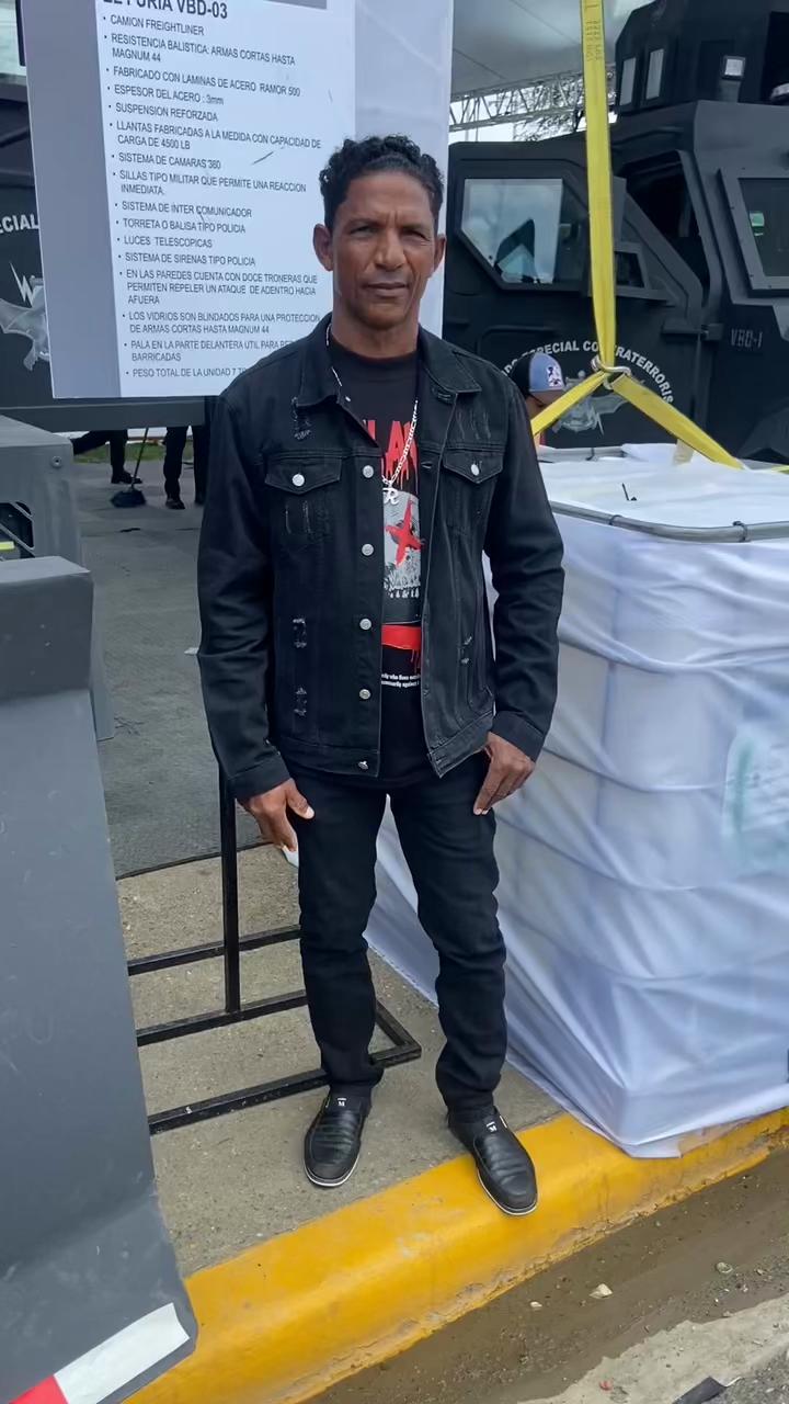 @Ra&uacute;l Acosta el negro lindo